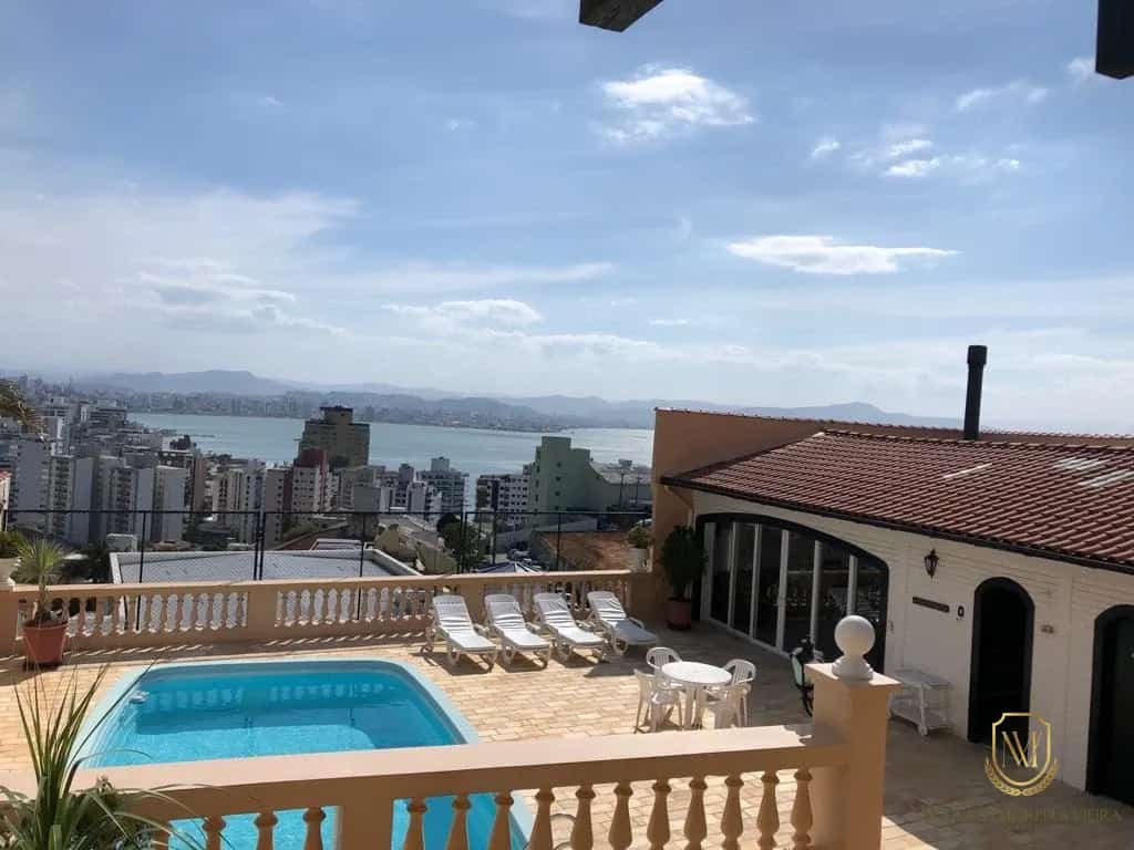 🏡 Excelente residência semimobiliada com vista para a Beira-Mar Norte
